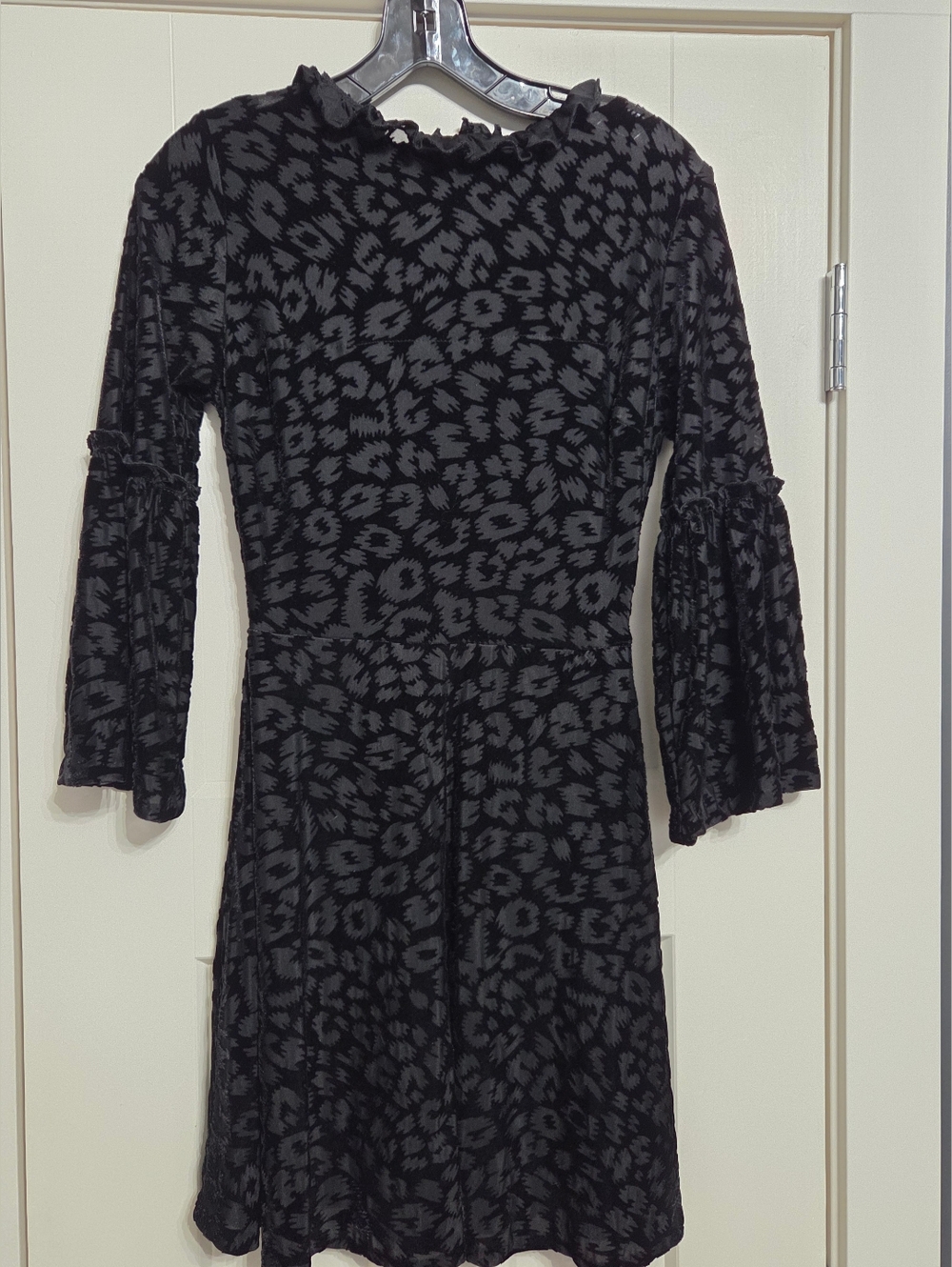 Design Lab Lord & Taylor Black and Gray Leopard-Print Long-Sleeve Dress